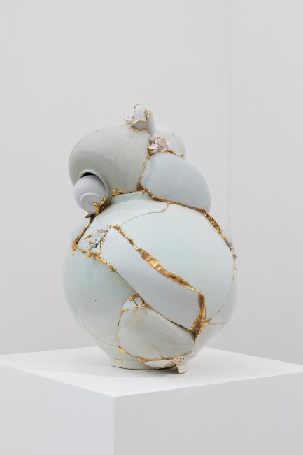 Translated Vase_2019 TVCW 3 (installation 1)